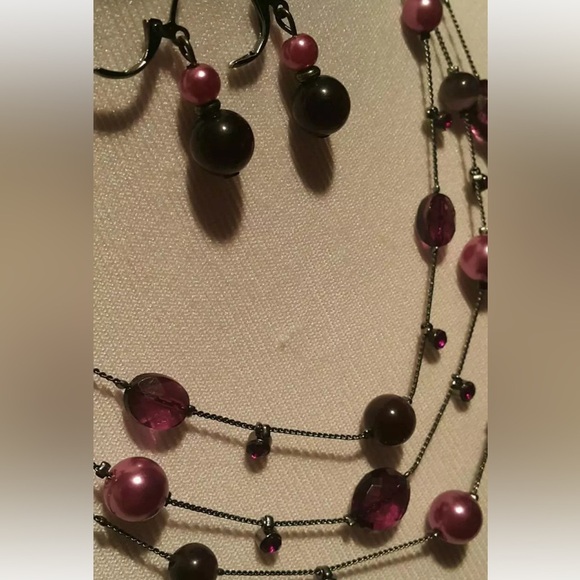 Three (3) Tier Black Necklace with Purple Faceted Stones & Drop Earrings - Picture 5 of 6